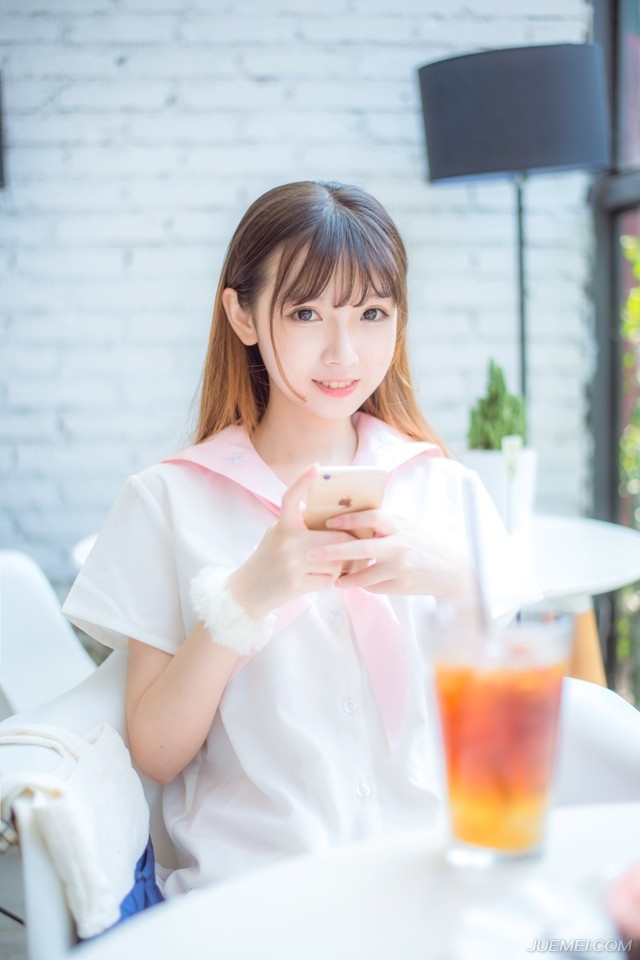 “呵~”刘璋无奈的笑了起来，外面响起了喊杀声，虽然民心所向，但终究还是有那么一批人选择了反抗，哪怕这份反抗，在此时已经没有任何意义。